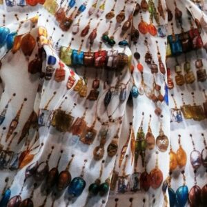 Beige chiffon met oorbellen tekening 1,35m