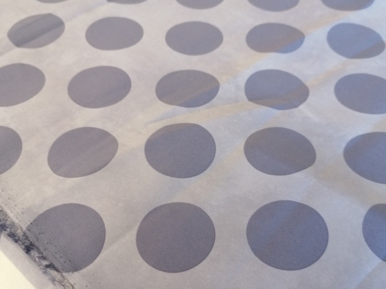 licht blauwgrijze viscose donkere bollen 0,70