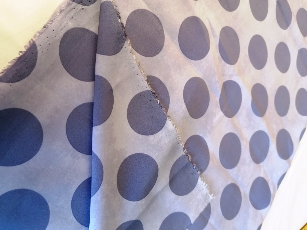 licht blauwgrijze viscose donkere bollen 0,70 - Afbeelding 3