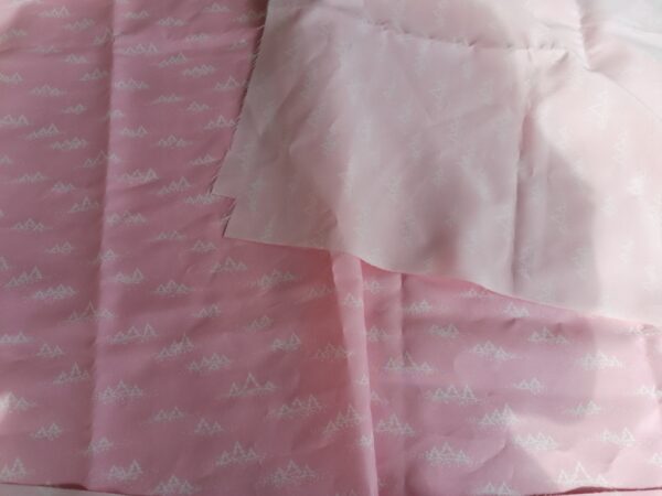 roze nylon met witte bergjes op 2m - Afbeelding 4
