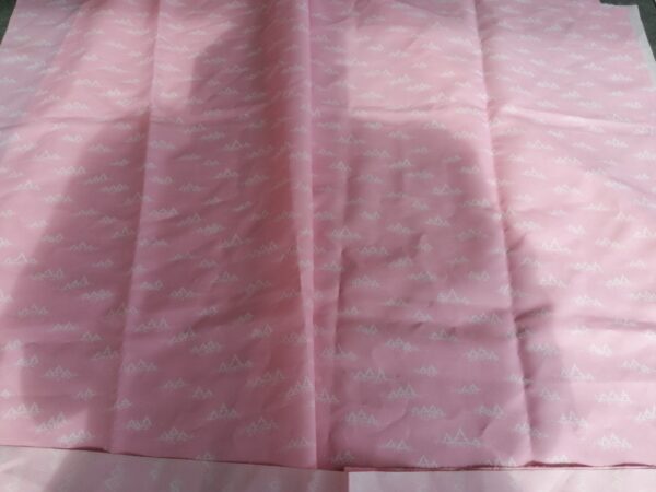 roze nylon met witte bergjes op 2m - Afbeelding 2