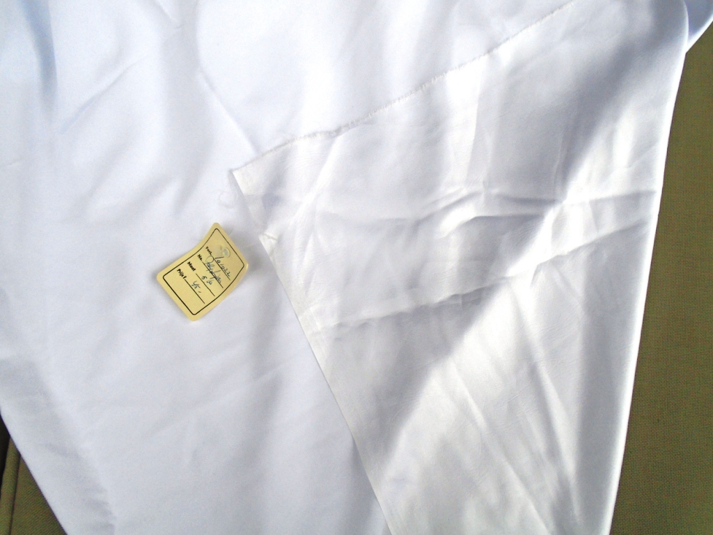 witte egale viscose satijn 1,45 op 1,20 m - Afbeelding 3