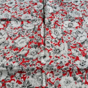 rode katoen met bloemen in wit en zwart 100cm