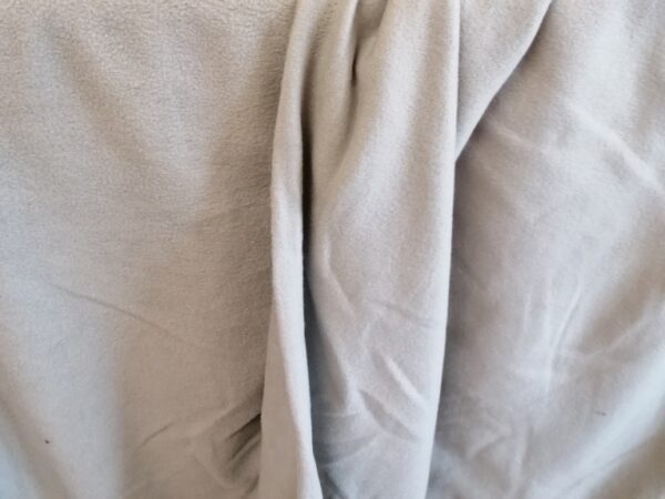 Licht grijze fleece verkocht per 10cm - Afbeelding 2