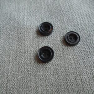 Heel klein zwart knoopje  10mm