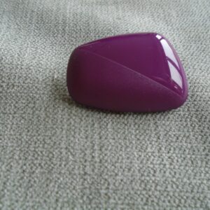 Paarse knoop in trapezium vorm 35mm