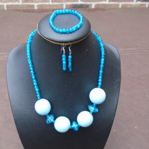 setje met houten  en glazen kralen