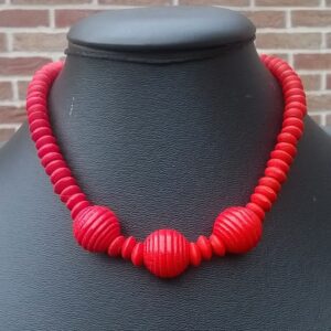 ketting van  houten kralen -en rondellen