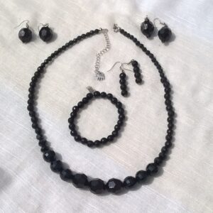 zwarte kunststof facetkralen