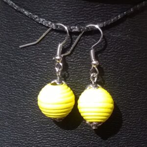 oorbellen: houten kralen met ribbels