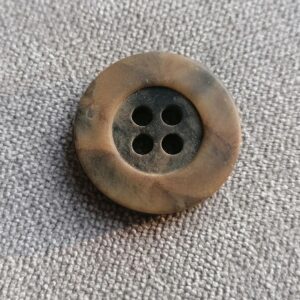 kakibruin gemarmelde knoop 28mm