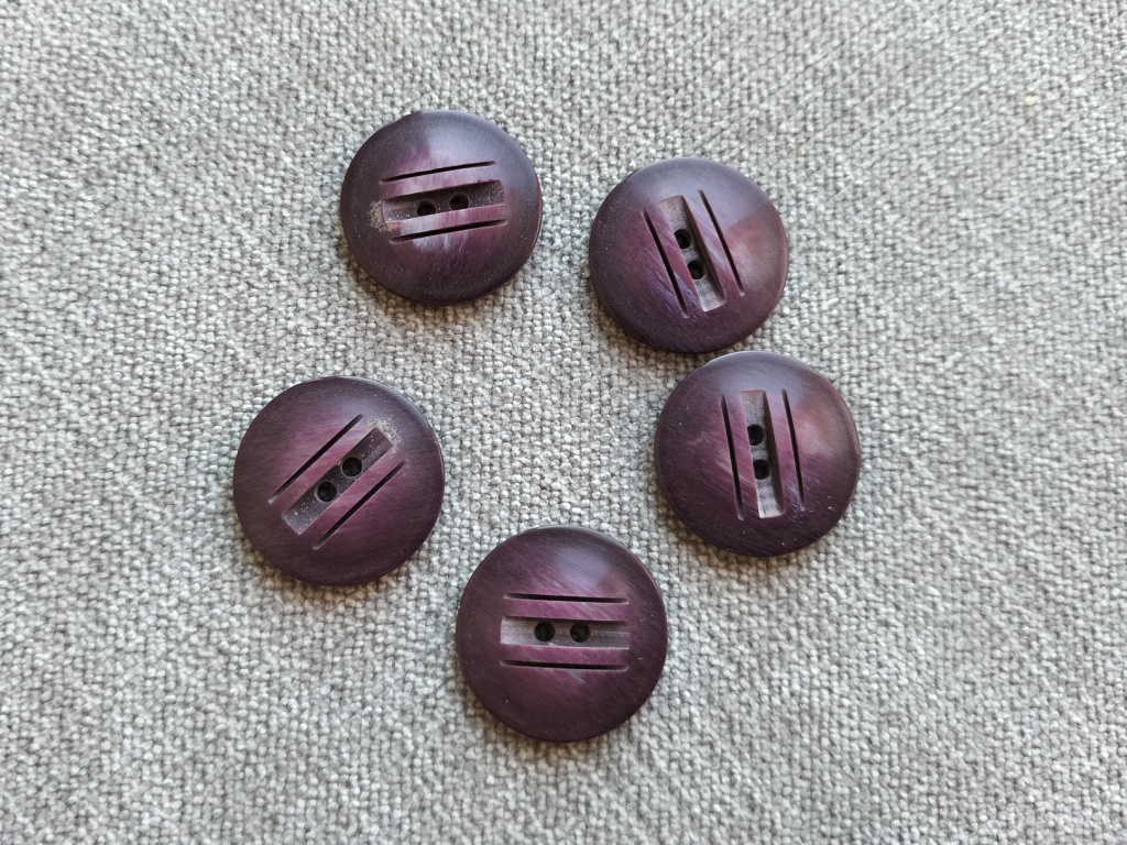 knoop met midden inkervingen in purpertaupe 22mm