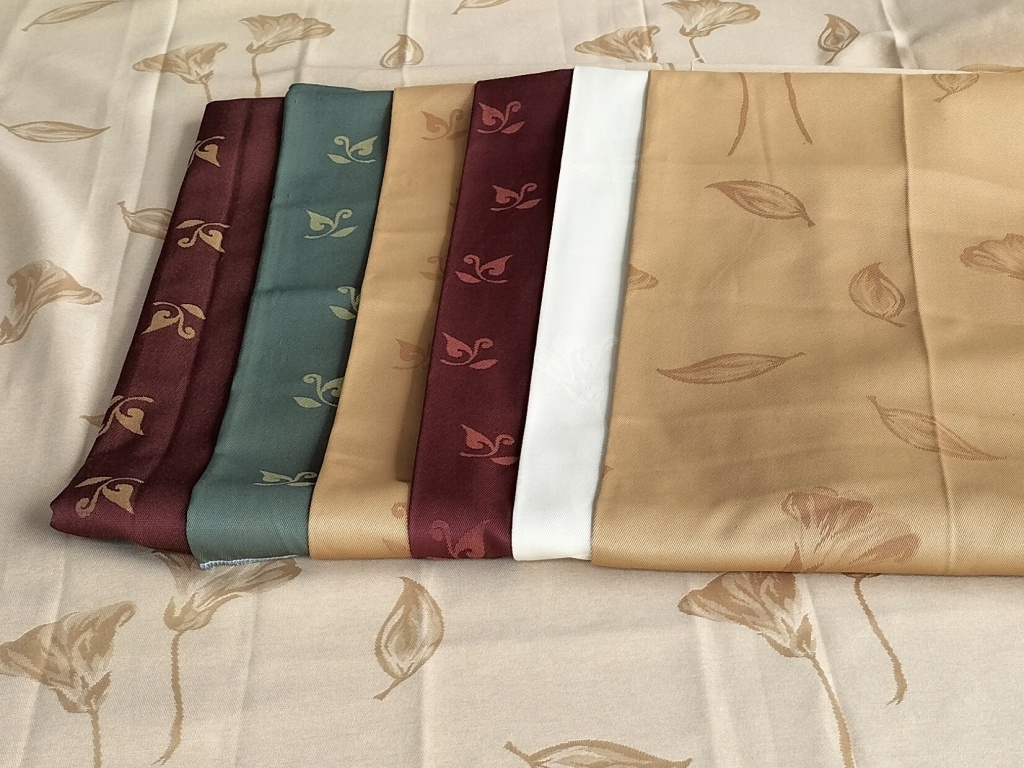 damasten placemats in allerlei kleuren
