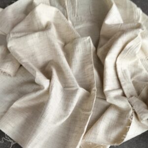 Beige gemêleerde rimpelstof met lichte rimpels