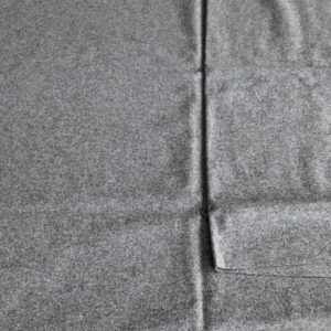 licht grijze wollen stof van 0,75 op 0,60cm