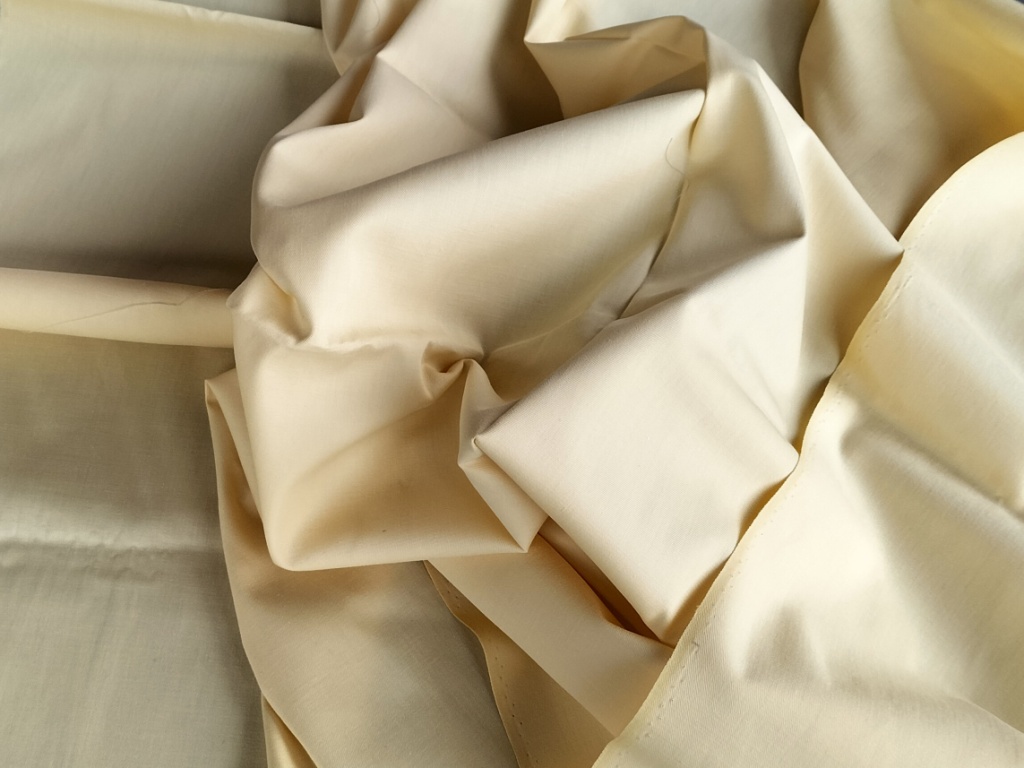 Gele katoen twill stof gedrapeerd
