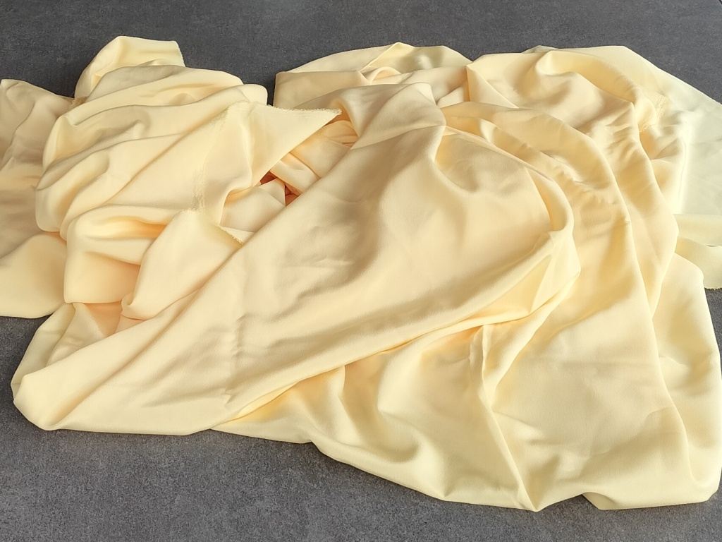 zacht gele crepe /10cm 2,8m