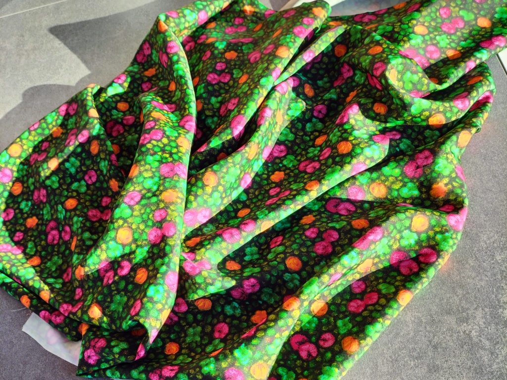groene viscose met bloemen 2,5m