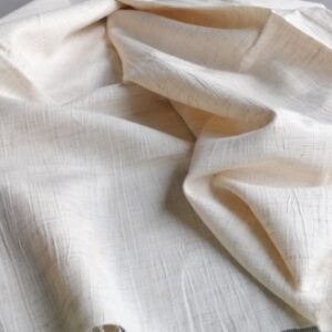 Beige gemeleerde kreukelstof gedrapeerd