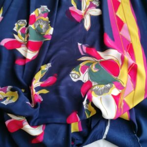blauwe viscose stof rand geel roze