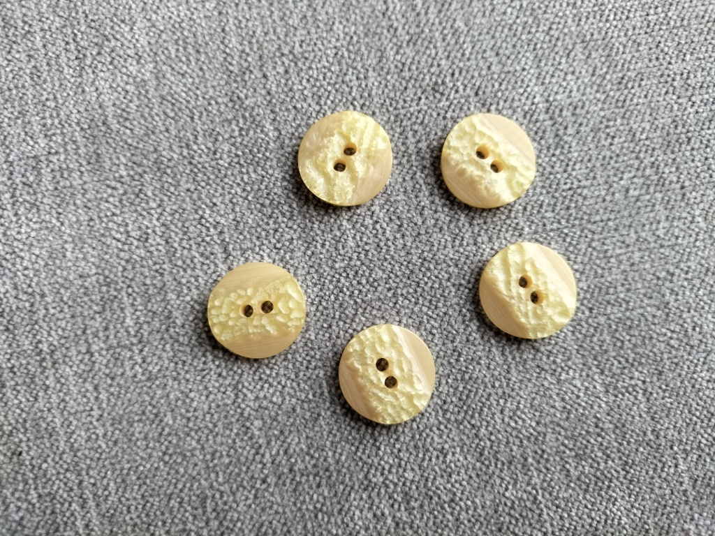 mooi zacht geel knoopje 15mm