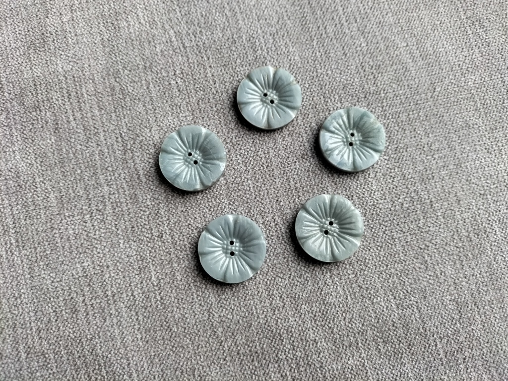 vintage knoop in bloemvorm 22mm
