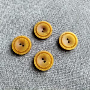 geelbruine knoop met rand 18mm