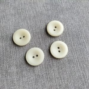 gebroken witte holvormige knoop 25mm