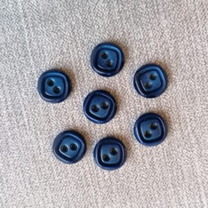 7  blauwe  kjnoopjes met vierhoekig binnenstuk 14mm