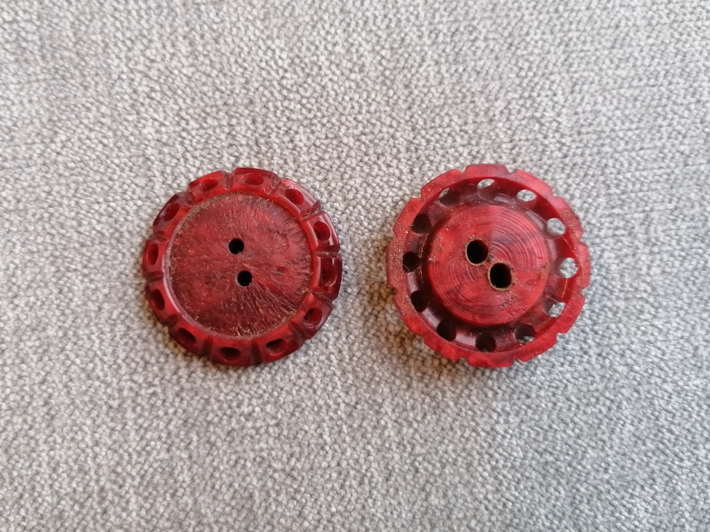 6 vintage rode knopen met speciale rand 30mm - Afbeelding 2