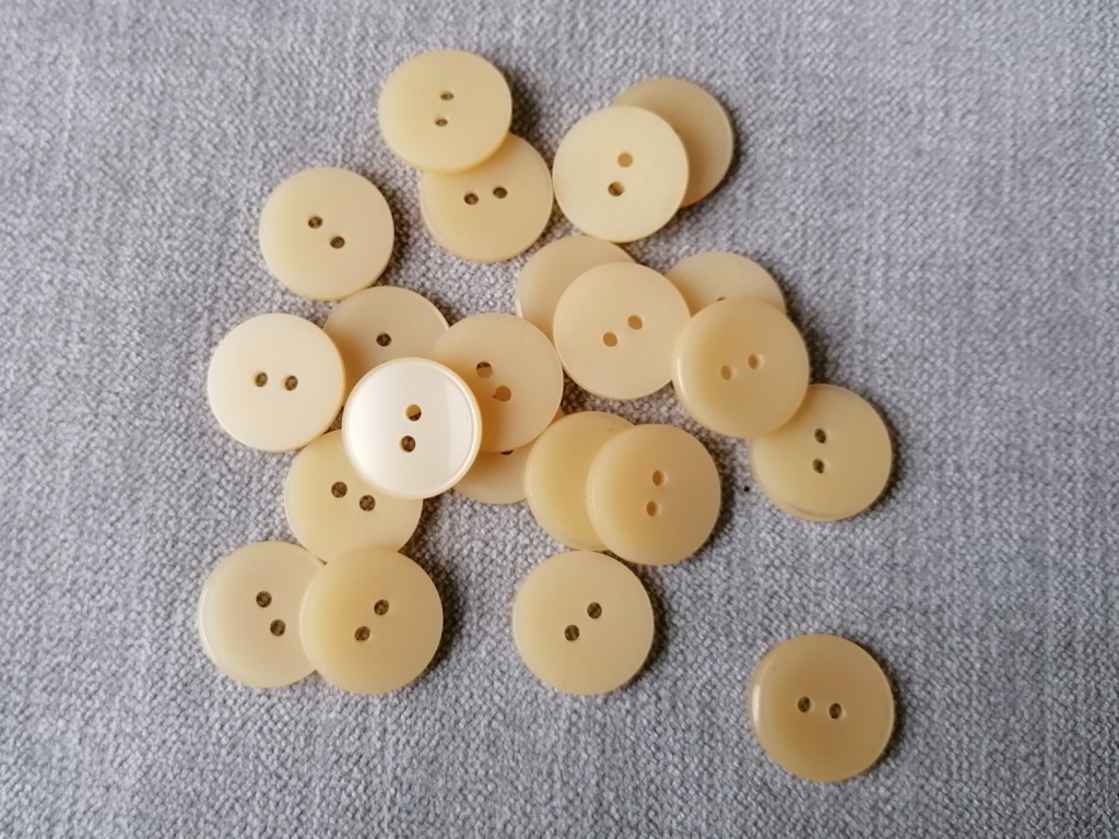 licht geelbeige knoop in imitatie parelmoer 18 mm