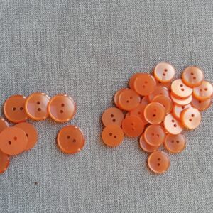 orange knoopje in imitatie parelmoer 14mm en 18mm