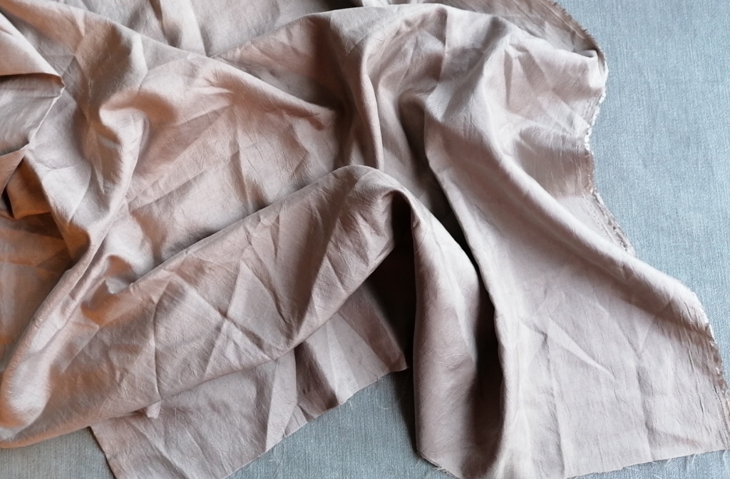 licht bruinbeige viscose kreukels 0,85m
