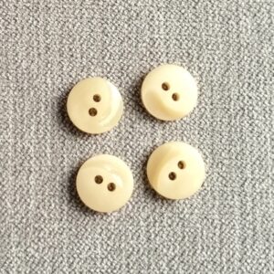 Beige knoopje met maantje 13mm