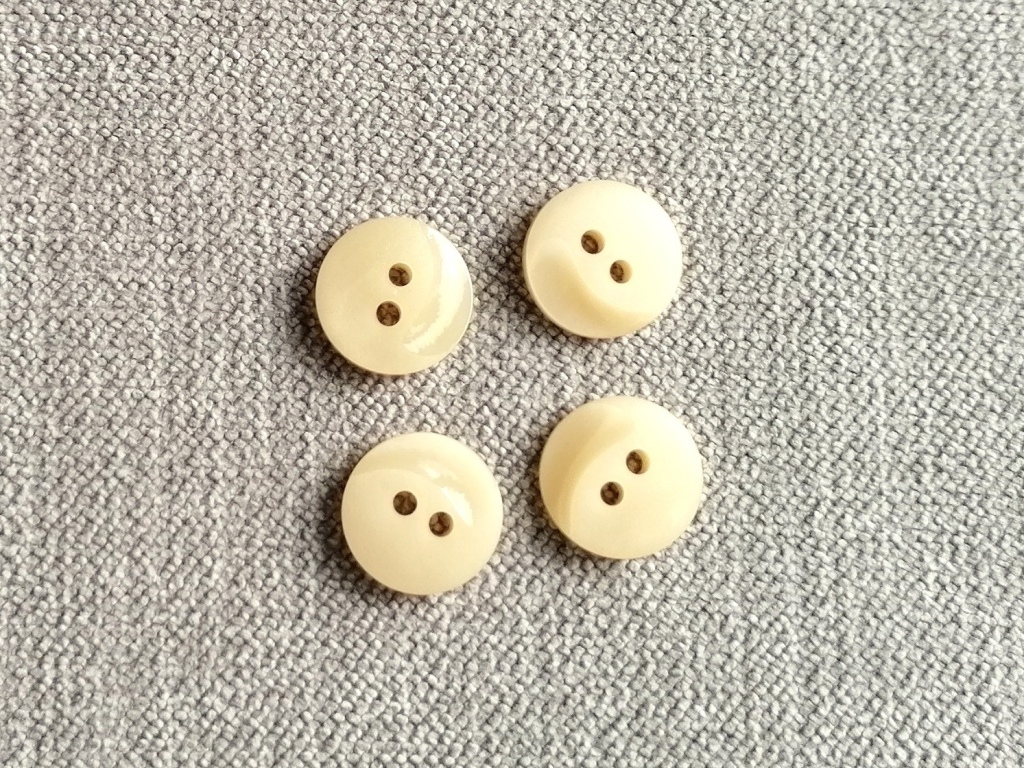 Beige knoopje met maantje 13mm
