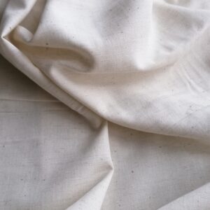 beige katoen mat kleine spikkeltjes 2m