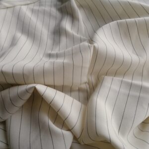 beige polyester met blauw-zwart streepje 1,6m