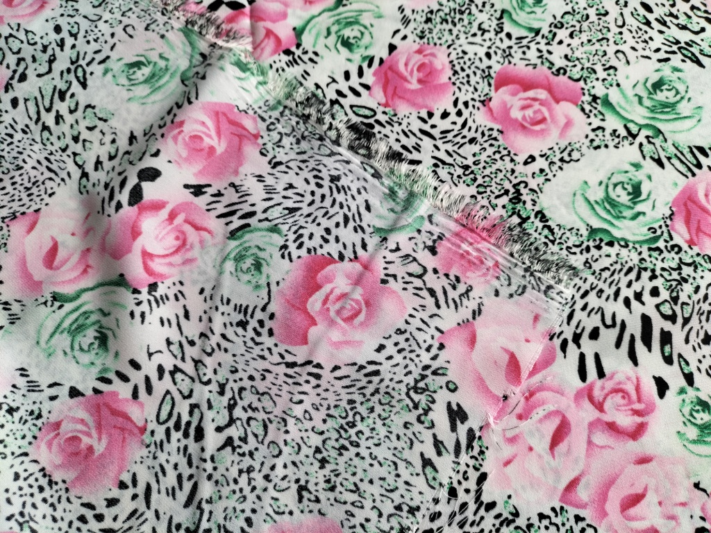 viscose wit met rozen 2,2m - Afbeelding 3