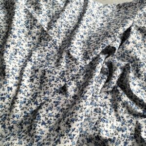 viscose wit blauwe bloemetjes 1,0m