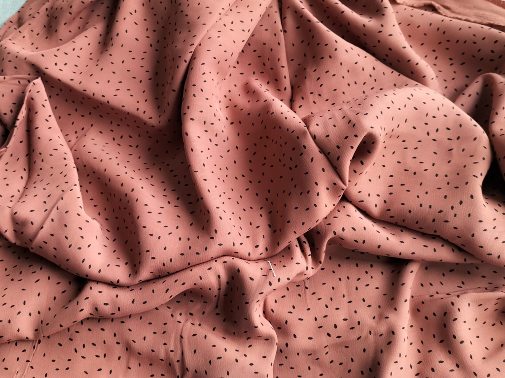 viscose roodbruin zwarte vlekjes 2,8m