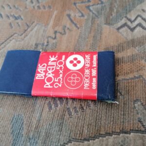 donkerblauw katoenen biaislint  niet gevouwen