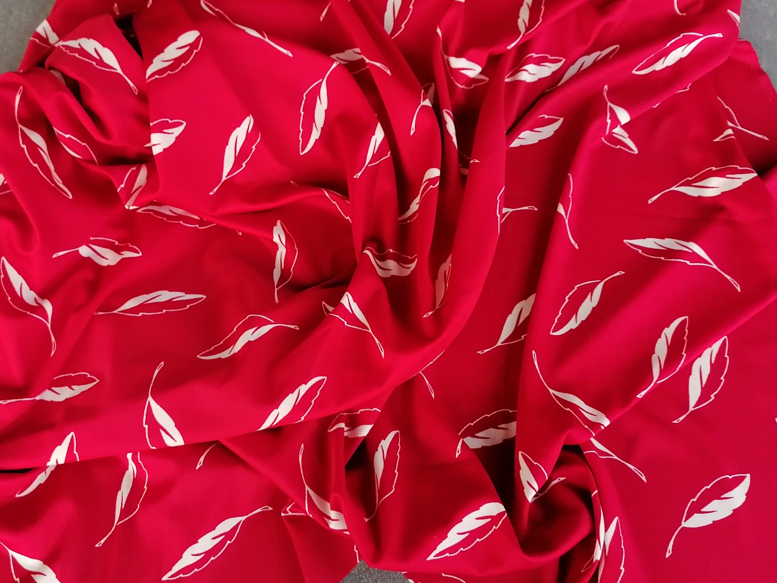 vintage jersey rood met witte blaadjes 2m