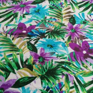 Gebloemde stretch katoen wit met paarse blauwe bloemen en groene bladeren plat