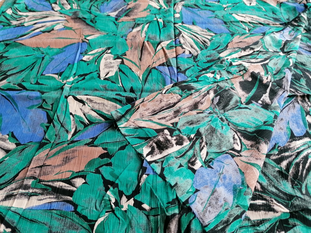 Kreukelstof bladeren blauw groen voor- en achterzijde