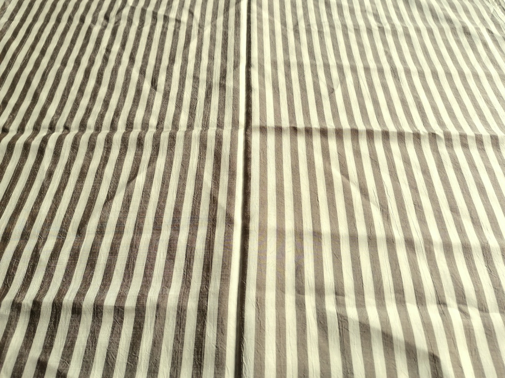 beige bruine gestreepte kreukelstof