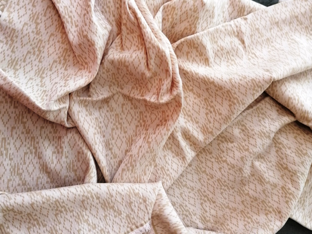 beige jacquard met stretch 1,9m