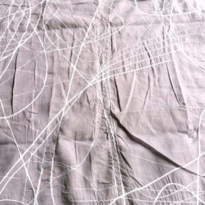 lichtpaarse batist met witte lijnen  3,0m