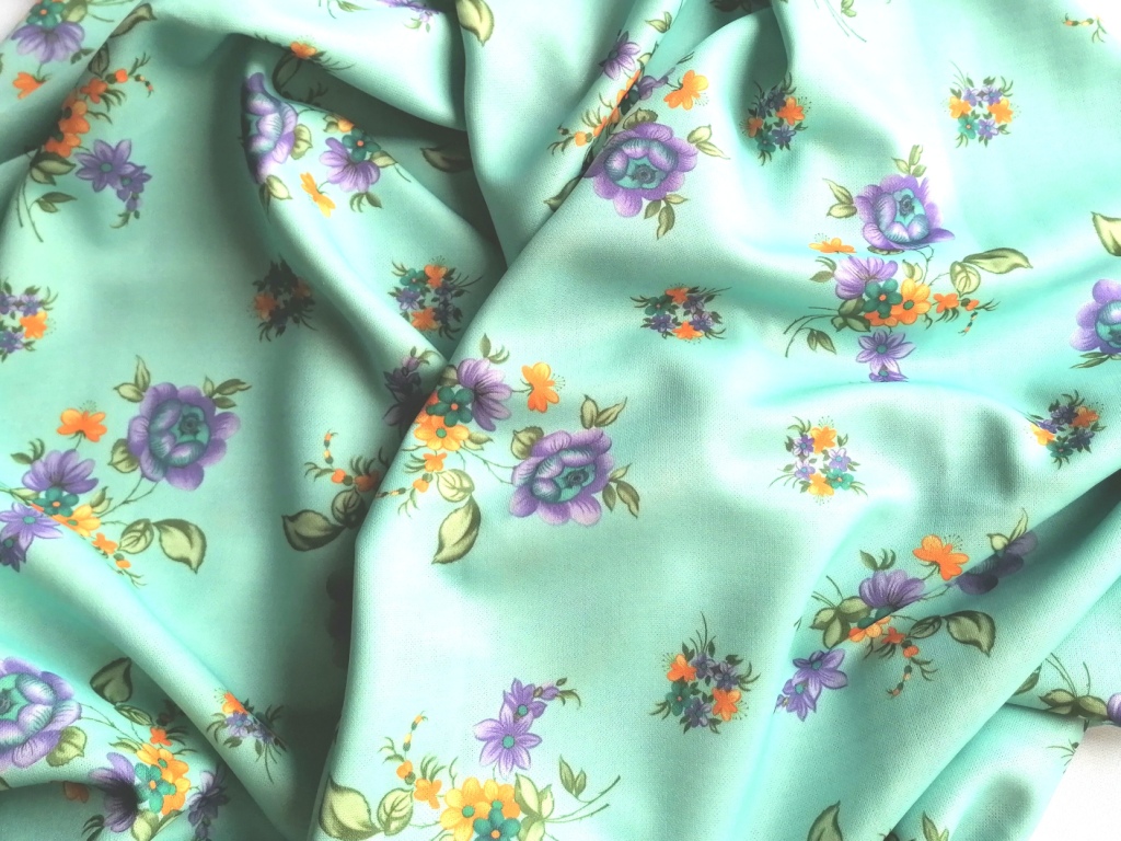 turquoise blauw met bloemen 2,55m