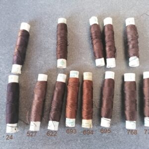 donkerbruin zijden vintage naaigaren Gutermann