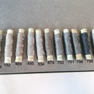 grijs zijden vintage naaigaren Gutermann 30m